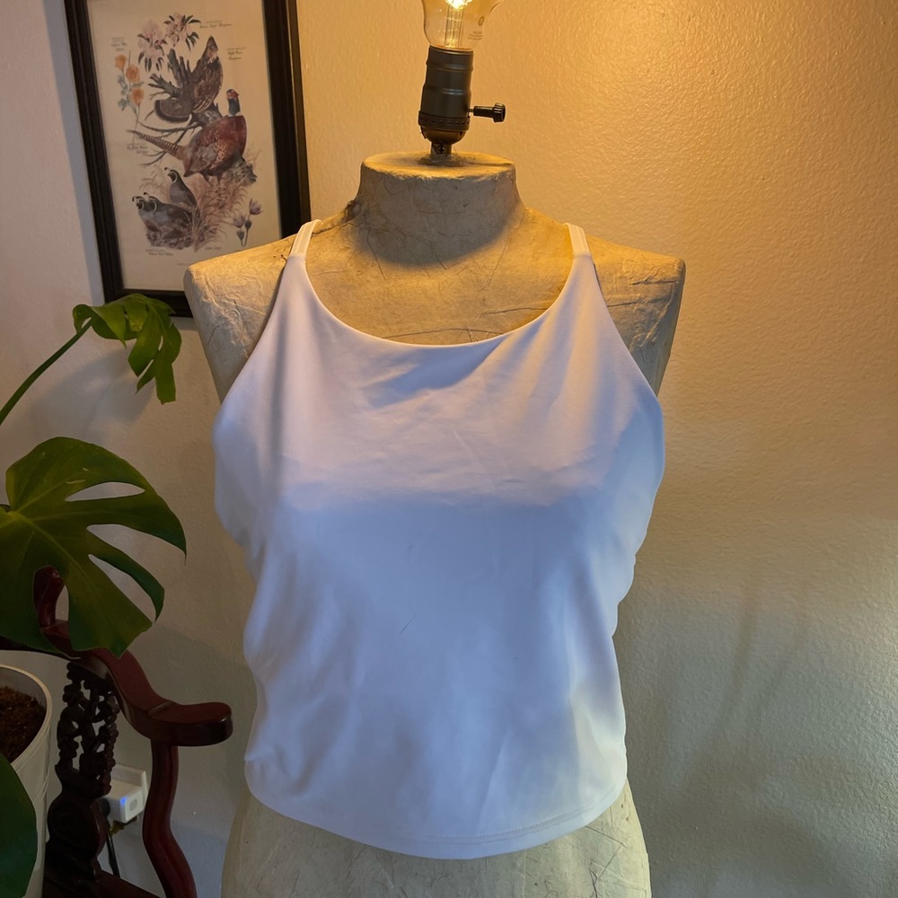 Athletic tank top with shelf bra